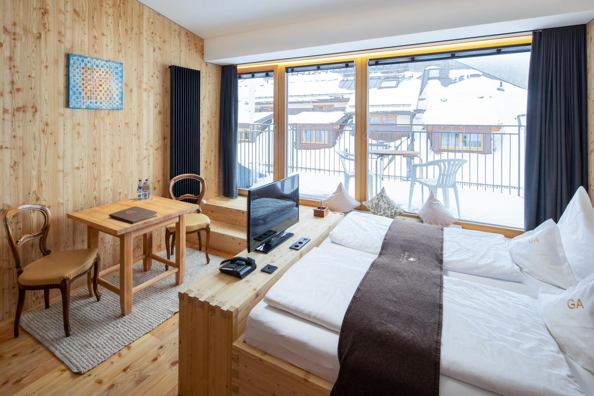 Hotel Goldener Adler - Im Sommer Silvretta Card Premium Inkludiert Ischgl Extérieur photo